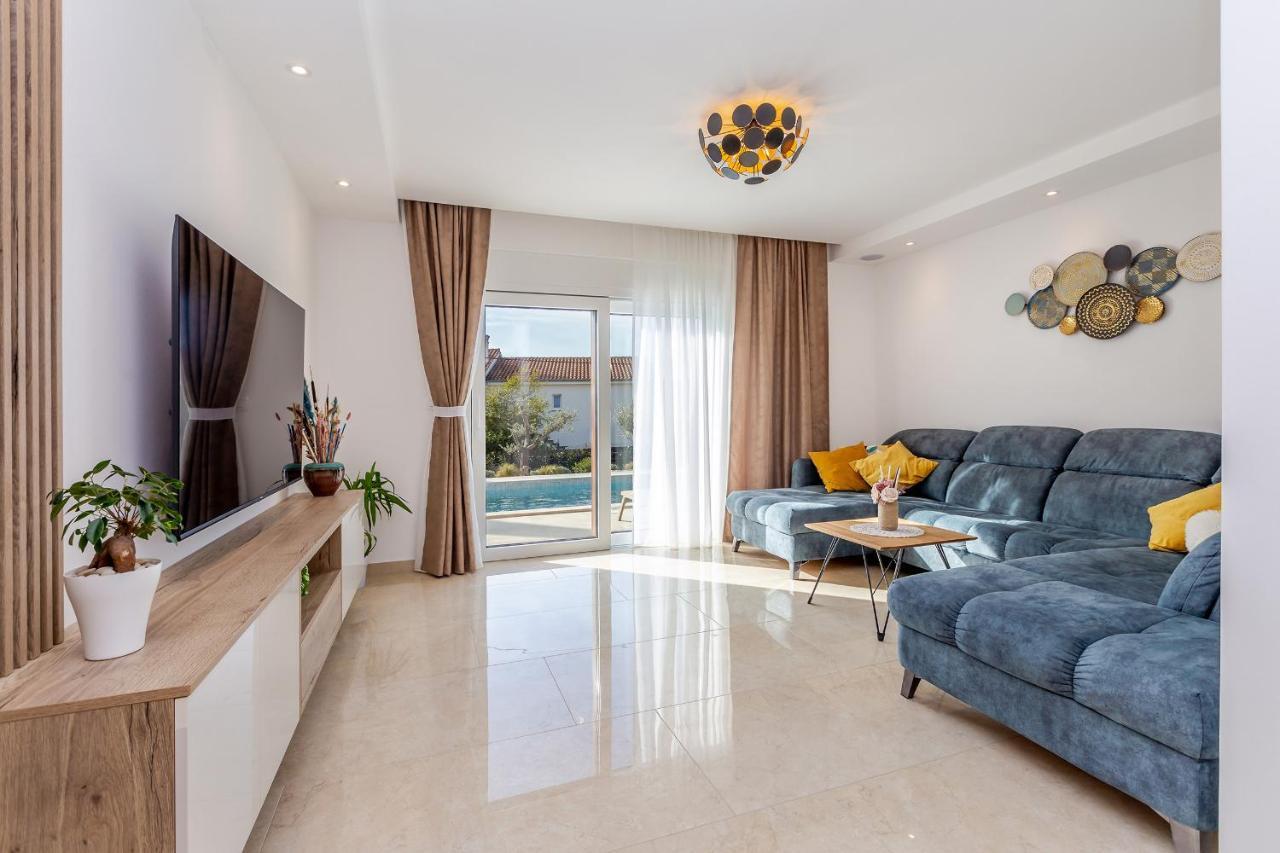 Holiday House Villa Andro Pinezići Eksteriør bilde