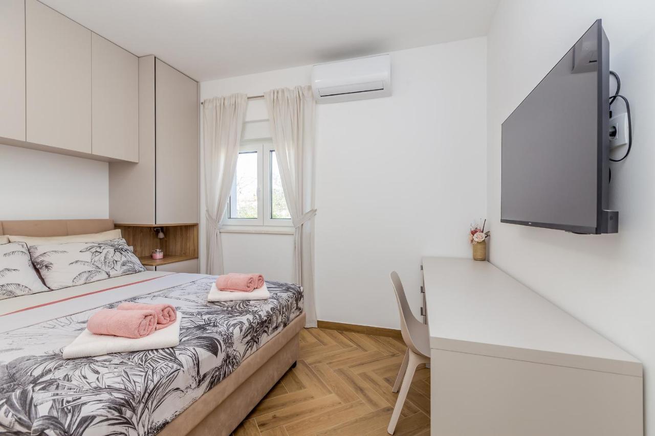 Holiday House Villa Andro Pinezići Eksteriør bilde