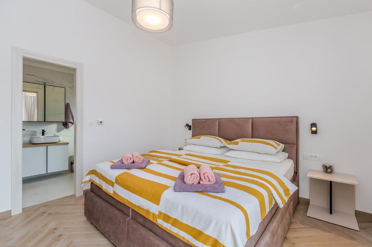 Holiday House Villa Andro Pinezići Eksteriør bilde