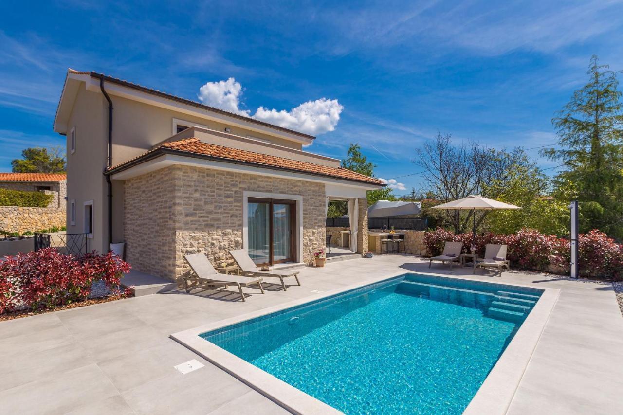 Holiday House Villa Andro Pinezići Eksteriør bilde