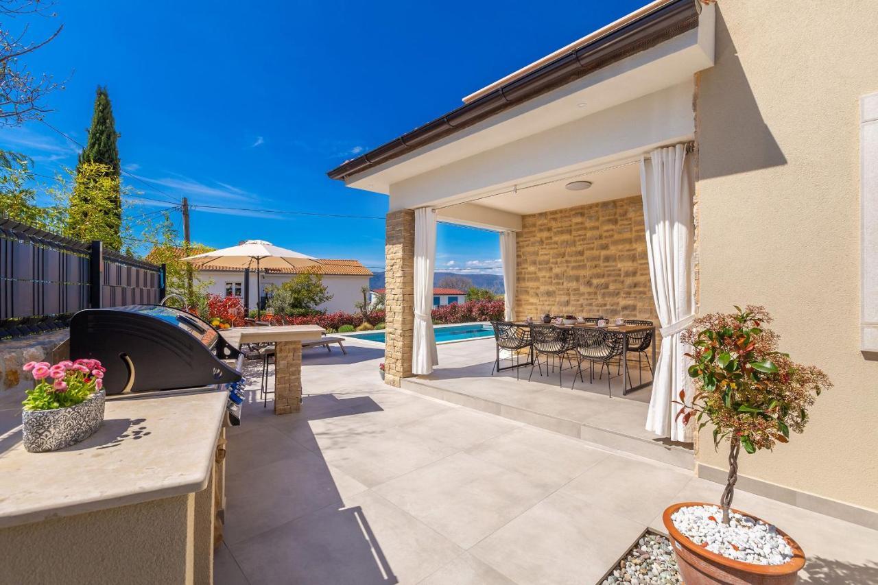 Holiday House Villa Andro Pinezići Eksteriør bilde